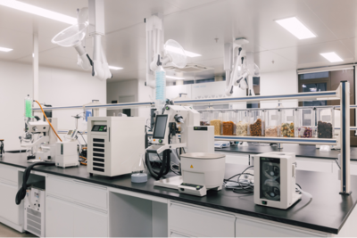 花西子獲新華網“科研創新優秀案例”，以研發驅動引領中國彩妝高質量發展